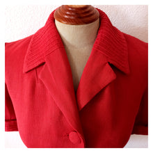 Laden Sie das Bild in den Galerie-Viewer, 1940s 1950s - LE REUSSI, Paris - New Look Coral Red Linen Jacket  - W28 (72cm)
