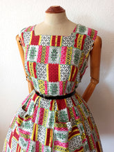 Cargar imagen en el visor de la galería, 1950s - HG SEDUCTA, UK - Lovely Colorful Rayon Dress - W32 (82cm)
