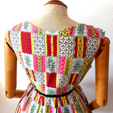 Cargar imagen en el visor de la galería, 1950s - HG SEDUCTA, UK - Lovely Colorful Rayon Dress - W32 (82cm)
