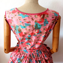 Laden Sie das Bild in den Galerie-Viewer, 1950s 1960s - Gorgeous Abstract Triangular Pockets Dress - W27 (68.5cm)
