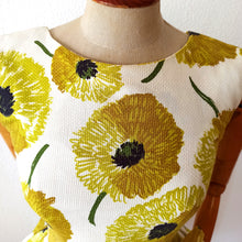 Carica l&#39;immagine nel visualizzatore di Gallery, 1950s - Gorgeous German Floral Dress - W26 (66cm)
