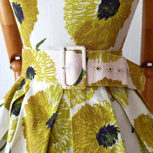 Load image into Gallery viewer, 1950s - Gorgeous German Floral Dress - W26 (66cm)
