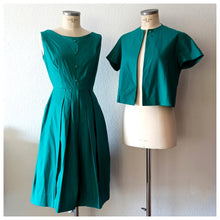 Charger l&#39;image dans la galerie, 1950s 1960s - Elegant Green Bolero Dress - W26 (66cm)
