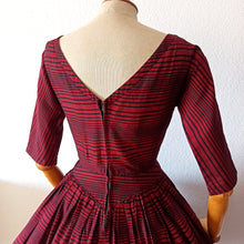 Load image into Gallery viewer, 1940s 1950s - JERRY GILDEN - SPECTATOR, USA - Stunning Dress - W26 (66cm)
