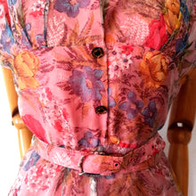 Laden Sie das Bild in den Galerie-Viewer, 1940s? 1970s? - Gorgeous Floral Dress - W29 (74cm)
