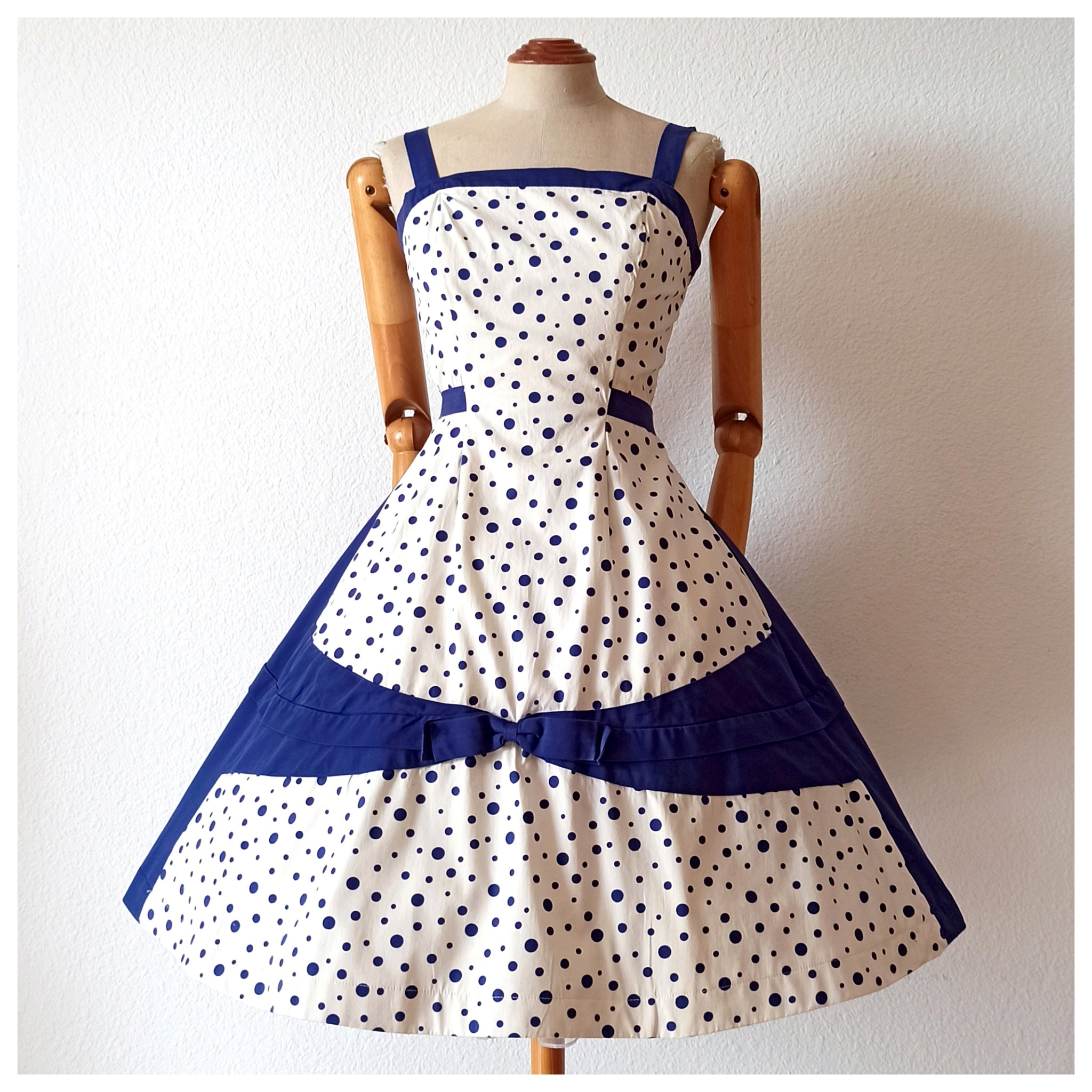 1950s - IRENE, Rome - Exquisite Blue Dots Cotton Dress - W26 (66cm) Der Fuchs Vintage 1950s - IRENE, Rome - Exquisite Blue Dots Cotton Dress - W26 (66cm) Der Fuchs Vintage
