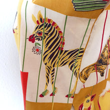 Carica l&#39;immagine nel visualizzatore di Gallery, 1950s - Rare Collector&#39;s Animals Zoo Novelty Blouse - Sz S/M
