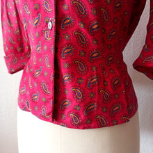 Charger l&#39;image dans la galerie, 1940s 1950s - Gorgeous Rouge Paisley Cotton Blouse - W35 (88cm)
