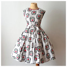 Carica l&#39;immagine nel visualizzatore di Gallery, 1950s - ANIK, France - Adorable Petite Roseprint Dress - W26 (66cm)
