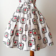 Carica l&#39;immagine nel visualizzatore di Gallery, 1950s - ANIK, France - Adorable Petite Roseprint Dress - W26 (66cm)
