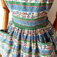 Load image into Gallery viewer, 1940s 1950s - GASSMANN, Switzerland - Adorable Cotton Dress - W27 (68cm)
