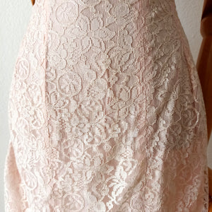 1950s 1960s - Elegant Antique Pink Lace Dress - W29 (74cm)