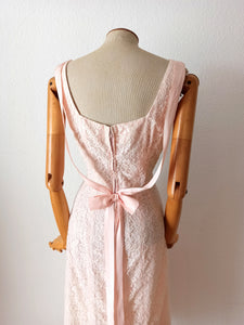 1950s 1960s - Elegant Antique Pink Lace Dress - W29 (74cm)