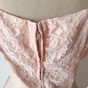 1950s 1960s - Elegant Antique Pink Lace Dress - W29 (74cm)