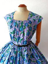 Charger l&#39;image dans la galerie, 1950s - LIONYL, Paris - Stunning Purple Fruits Roses Dress - W34 (86cm)
