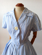 Laden Sie das Bild in den Galerie-Viewer, 1950s - Adorable Baby Blue Vichy Cotton Dress - W31 (80cm)
