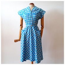 Laden Sie das Bild in den Galerie-Viewer, 1940s 1950s - Gorgeous Checked Cotton Dress - W24 to 33 (61 to 84cm)
