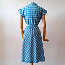 Laden Sie das Bild in den Galerie-Viewer, 1940s 1950s - Gorgeous Checked Cotton Dress - W24 to 33 (61 to 84cm)
