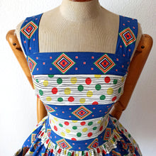 Cargar imagen en el visor de la galería, 1950s - Fabulous Colorful Pocket Cotton Dress - W25 (64cm)
