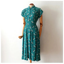 Load image into Gallery viewer, 1940s - Glorious Teal Rayon Bows Print Dress - W26 (66cm)
