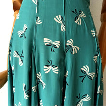 Load image into Gallery viewer, 1940s - Glorious Teal Rayon Bows Print Dress - W26 (66cm)
