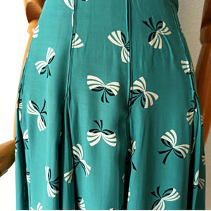 1940s - Glorious Teal Rayon Bows Print Dress - W26 (66cm)