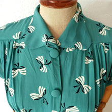 Load image into Gallery viewer, 1940s - Glorious Teal Rayon Bows Print Dress - W26 (66cm)
