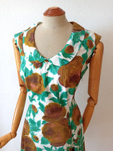 Cargar imagen en el visor de la galería, 1960s - Gorgeous Brown Roseprint Cotton Dress - W32 (82cm)
