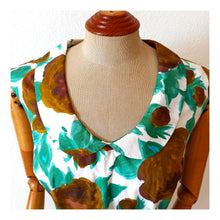 Carica l&#39;immagine nel visualizzatore di Gallery, 1960s - Gorgeous Brown Roseprint Cotton Dress - W32 (82cm)
