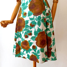 Cargar imagen en el visor de la galería, 1960s - Gorgeous Brown Roseprint Cotton Dress - W32 (82cm)
