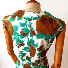 Cargar imagen en el visor de la galería, 1960s - Gorgeous Brown Roseprint Cotton Dress - W32 (82cm)
