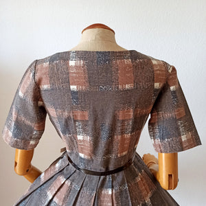 1950s - ILLUM, France - Gorgeous Brown Plaid Cotton Dress - W26 (66cm)