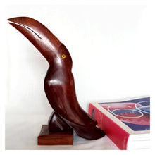 Laden Sie das Bild in den Galerie-Viewer, 1960s - Mid-century Teak Wood Toucan Figure
