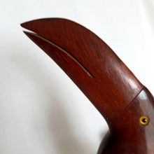 Laden Sie das Bild in den Galerie-Viewer, 1960s - Mid-century Teak Wood Toucan Figure
