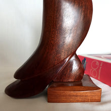 Laden Sie das Bild in den Galerie-Viewer, 1960s - Mid-century Teak Wood Toucan Figure
