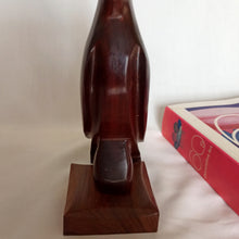 Laden Sie das Bild in den Galerie-Viewer, 1960s - Mid-century Teak Wood Toucan Figure
