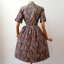 Charger l&#39;image dans la galerie, 1950s 1960s - Beautiful Autumn Colors Cotton Dress  - W29 (74cm)
