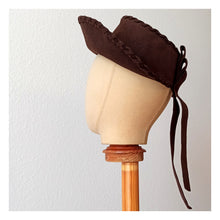 Load image into Gallery viewer, 1940s - Adorable Dark Brown Felt Hat
