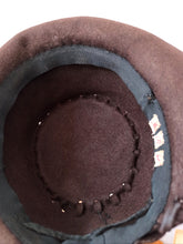 Load image into Gallery viewer, 1940s - Adorable Dark Brown Felt Hat
