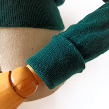 Charger l&#39;image dans la galerie, 1950s - BALLANTYNE, Scotland - Green Forest Pure Cashmere Jumper
