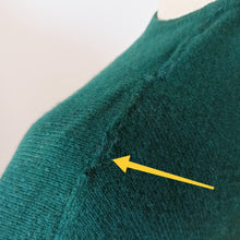 Charger l&#39;image dans la galerie, 1950s - BALLANTYNE, Scotland - Green Forest Pure Cashmere Jumper
