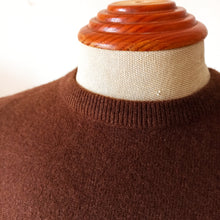 Carica l&#39;immagine nel visualizzatore di Gallery, 1950s - BRYANT, Scotland - Brown Pure Cashmere Jumper
