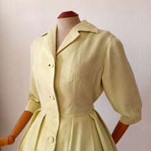 Charger l&#39;image dans la galerie, 1950s - ANFEA, Switzerland - Outstanding Floral Raffia Ladybugs Linen Dress - W29 (74cm)
