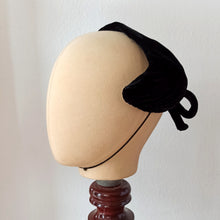 Load image into Gallery viewer, 1950s - Elegant Black Velvet Half Hat
