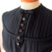 Carica l&#39;immagine nel visualizzatore di Gallery, 1940s 1950s - Superb Black Gabardine Accordion Skirt Dress - W29 (74cm)
