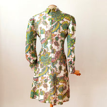 Laden Sie das Bild in den Galerie-Viewer, 1960s - Stunning Psychedelic Satin Dress - W35 (86cm)
