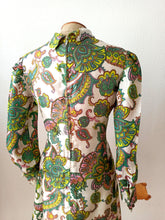 Laden Sie das Bild in den Galerie-Viewer, 1960s - Stunning Psychedelic Satin Dress - W35 (86cm)
