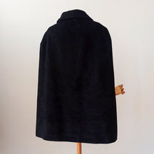 Load image into Gallery viewer, 1950s - GERMAINE, LA PARISIENNE - Stunning Pink Black Wool Cape
