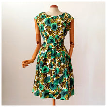 Charger l&#39;image dans la galerie, 1950s - Stunning Floral Cold Rayon Dress - W27 (68.5cm)
