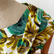 Charger l&#39;image dans la galerie, 1950s - Stunning Floral Cold Rayon Dress - W27 (68.5cm)
